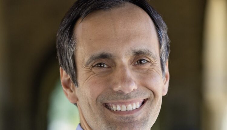 Nhà toán học tài năng Rumani Ciprian Manolescu